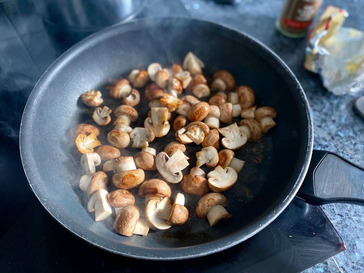 Frying mushrooms in a pan without any oil or butter