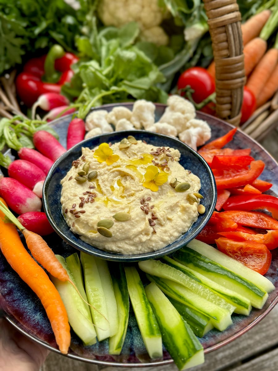 Chickpea spread or Provençal poichichade served with raw vegetables as an apéritif