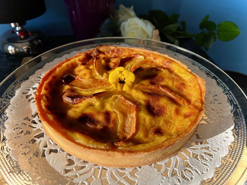 french apple custard small tart