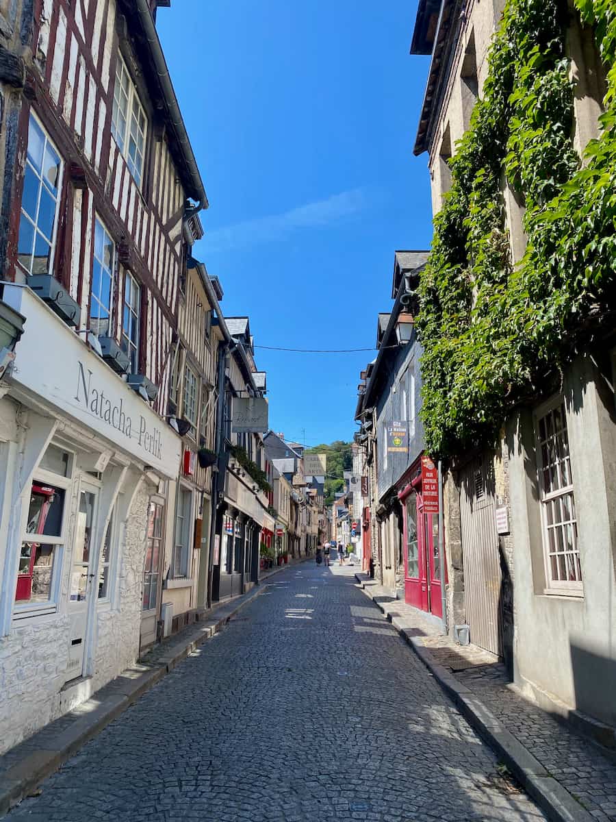 Le Breard restaurant in Honfleur on a pretty street