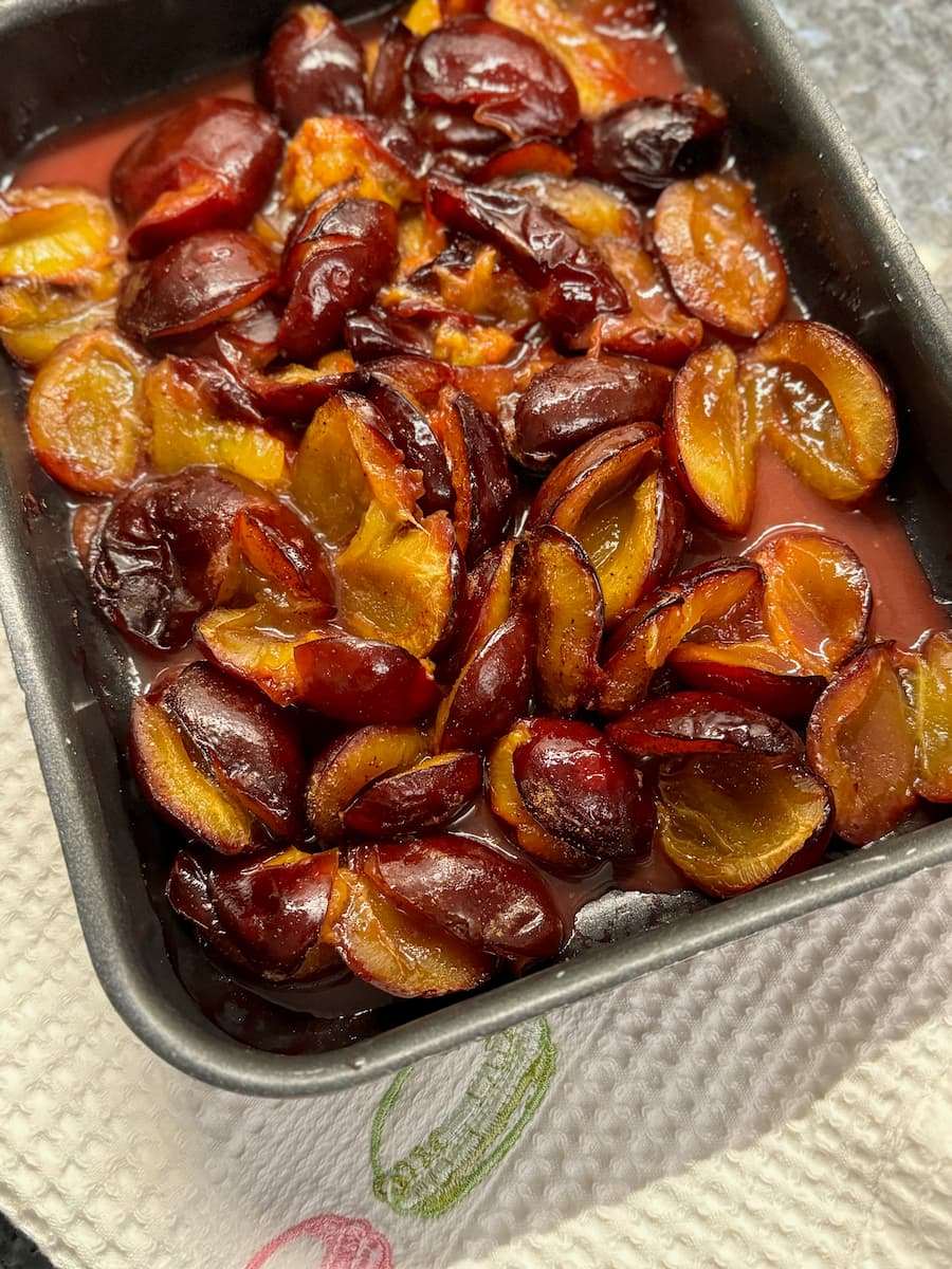 roasted plums with cinnamon