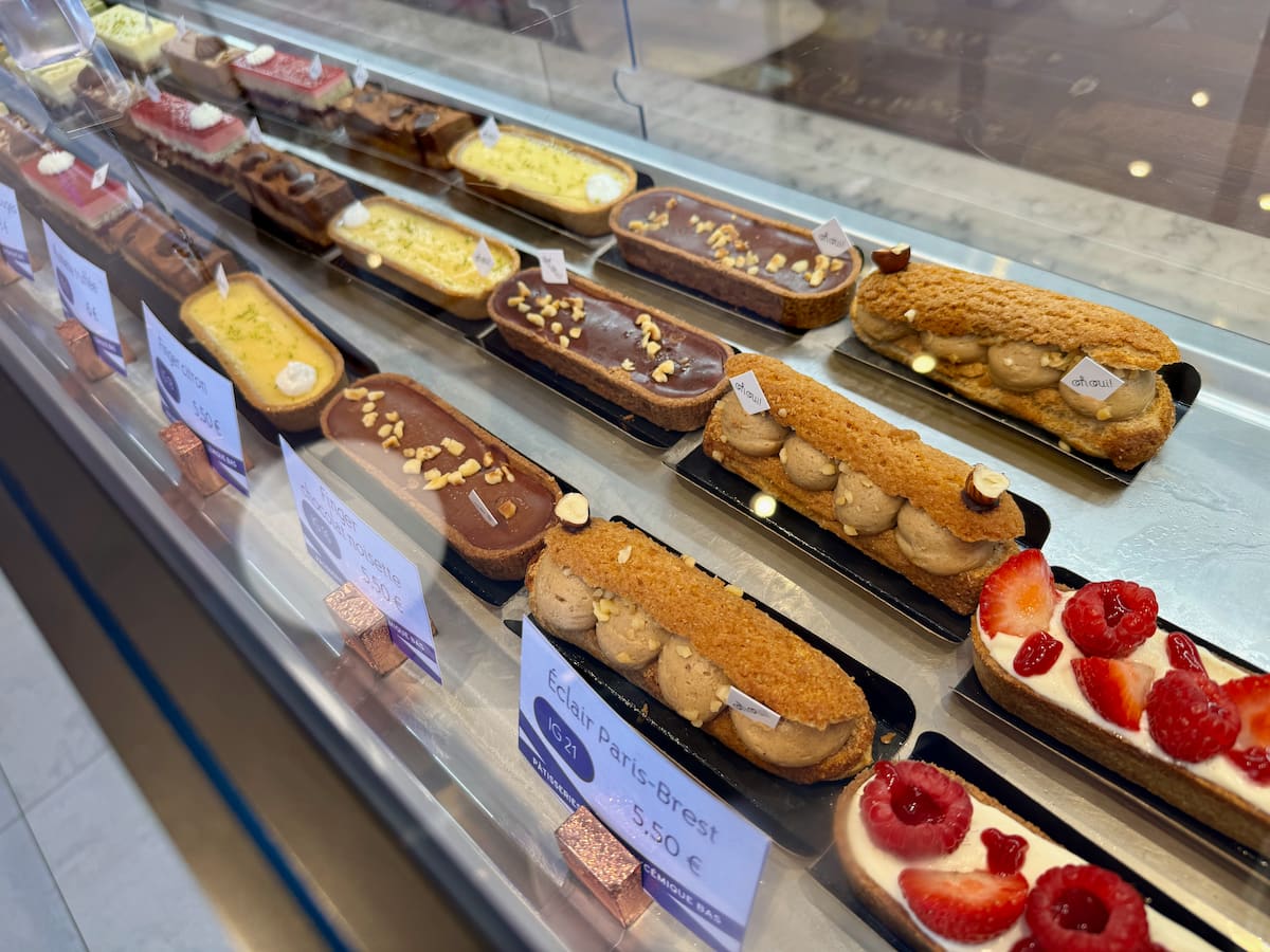 low sugar pastries on rue du Bac with low glycemic indicator signs