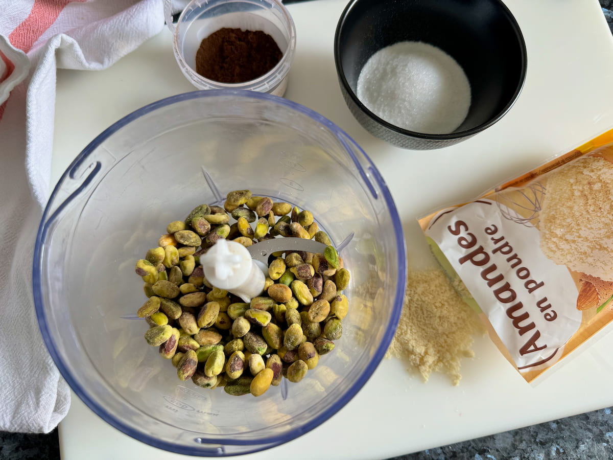 4 ingredients to make a pistachio recipe with unsalted pistachios, almond flour, sugar and vanilla powder