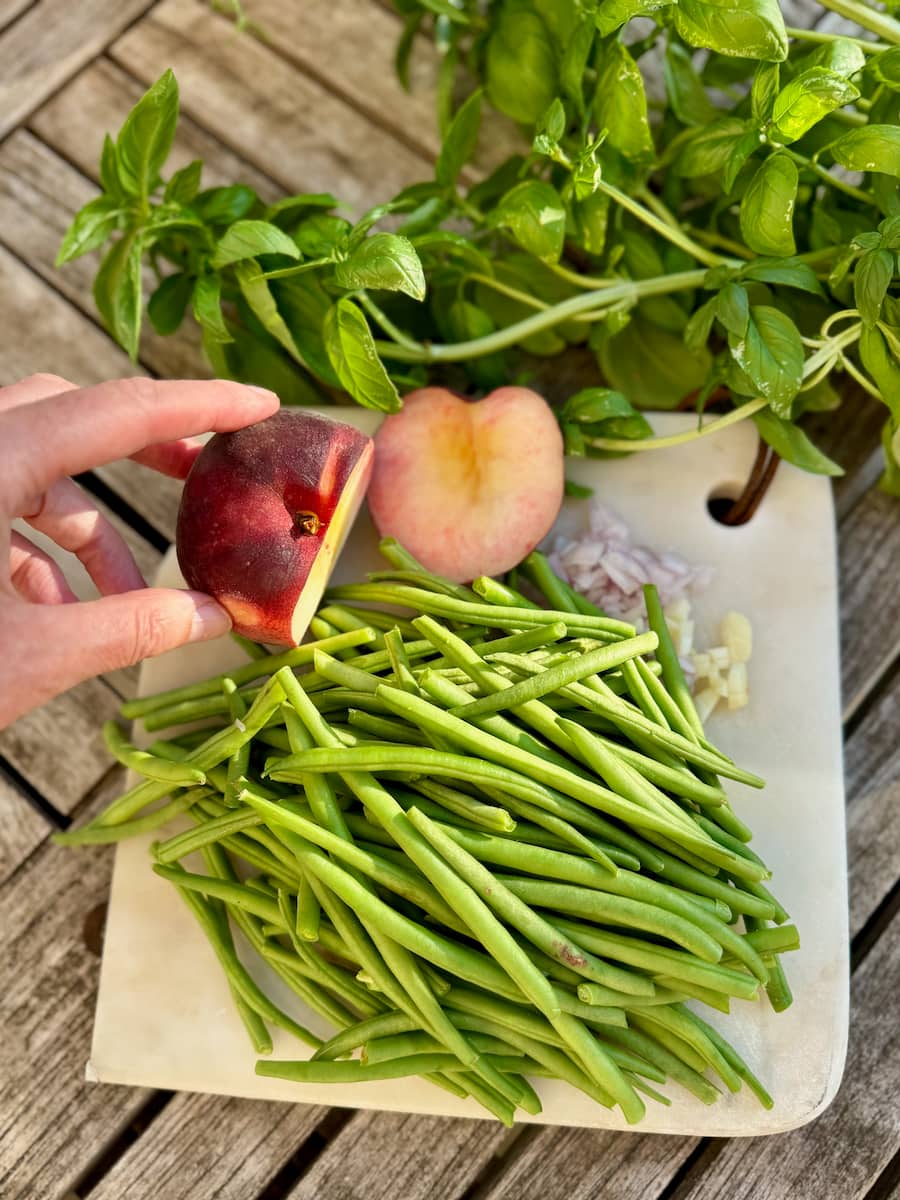 green beans with basil, a chopped shallot and white peach
