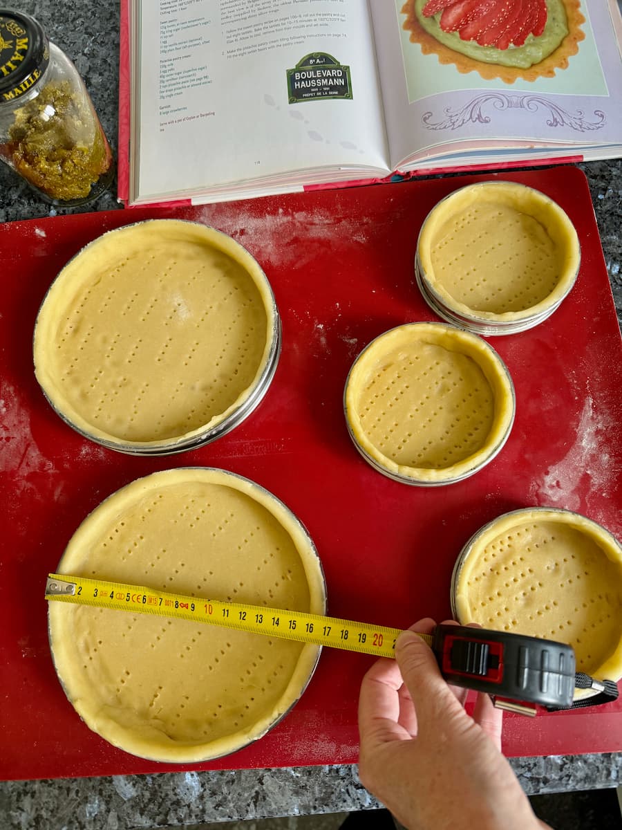 sweet tart crusts, showing 2 medium tart shells and 3 tartlets unbaked