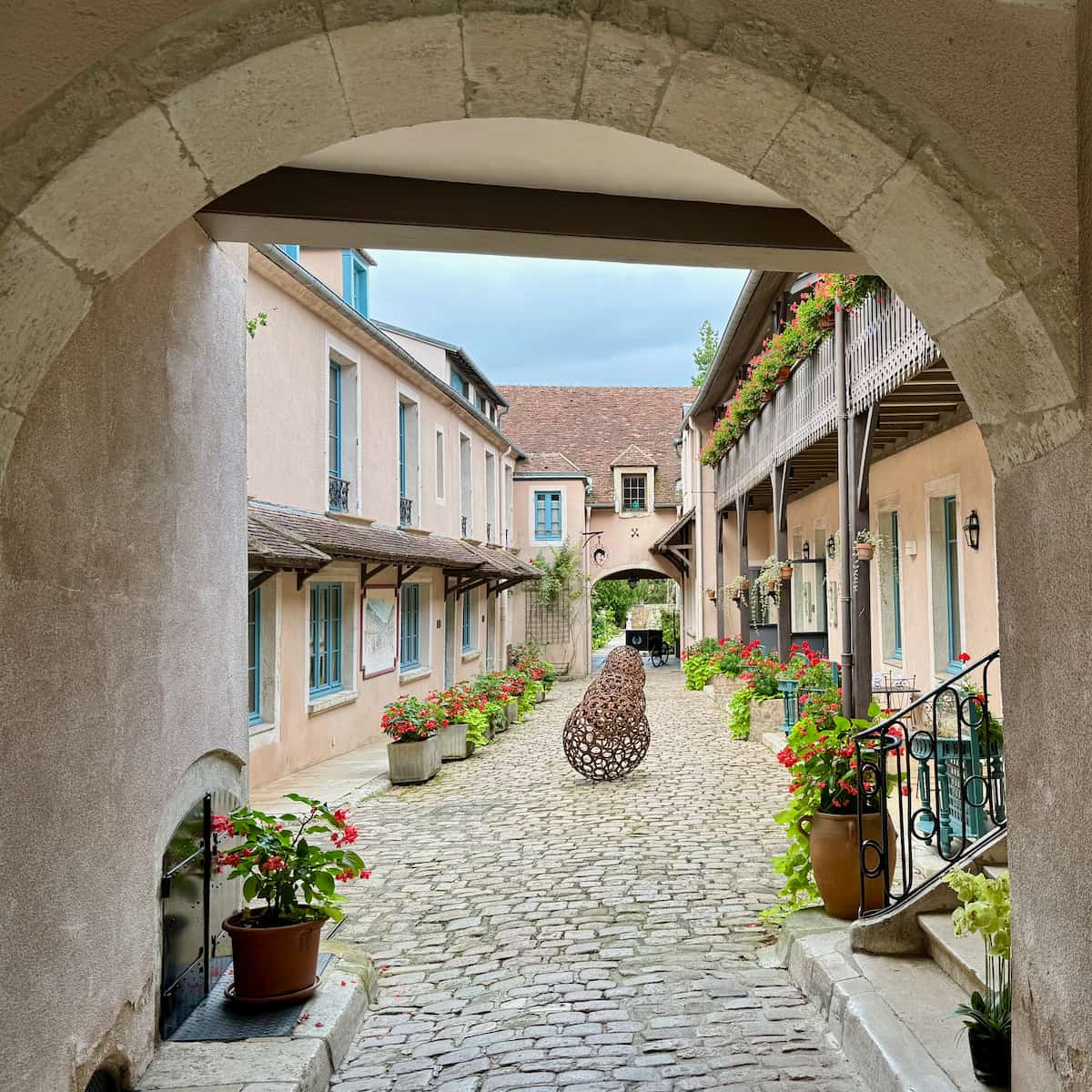 the inside cobbled courtyard of a historical hotel in Avallon in the French countryside
