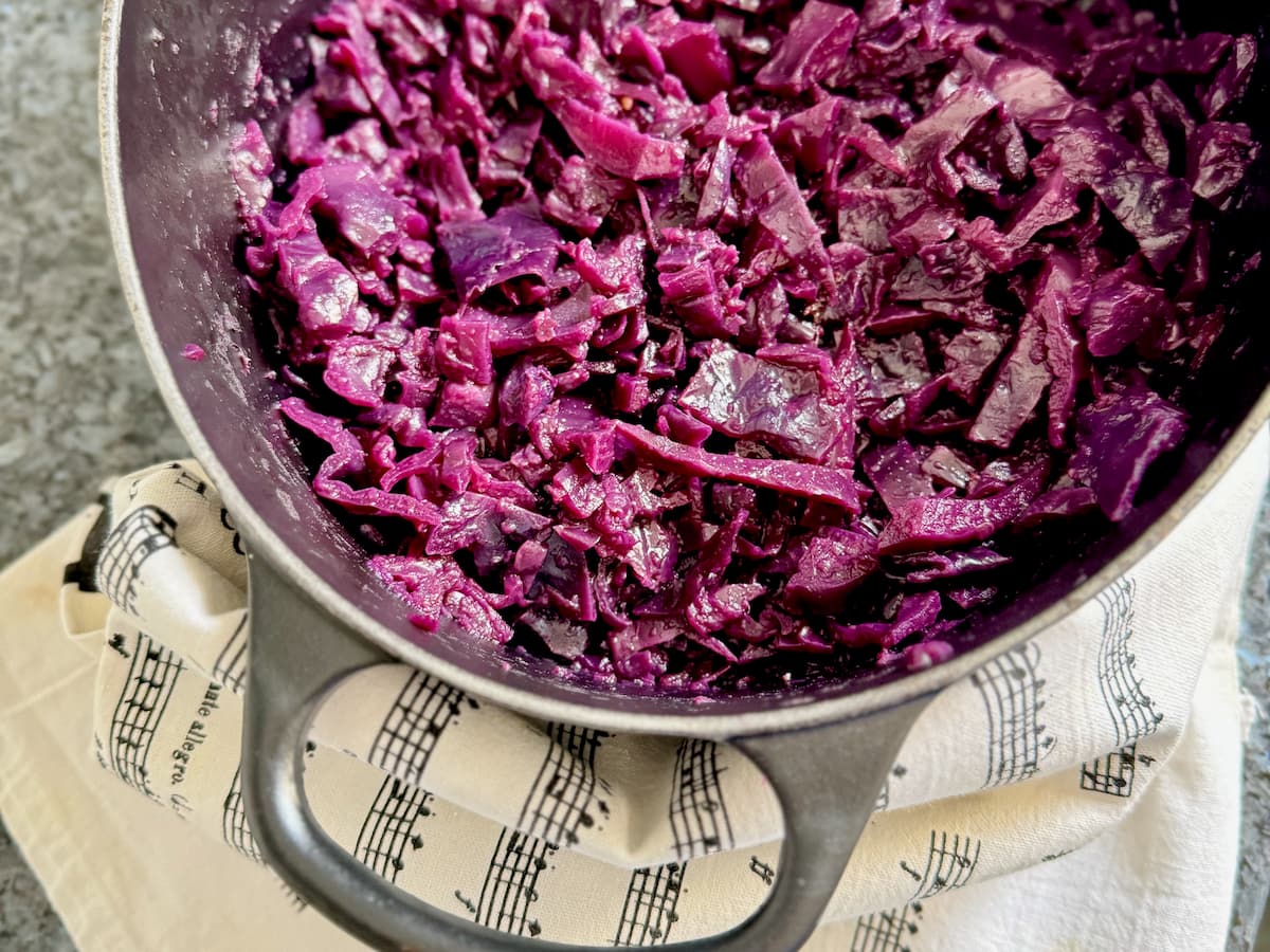large cooking pot with cooked red cabbage and apples
