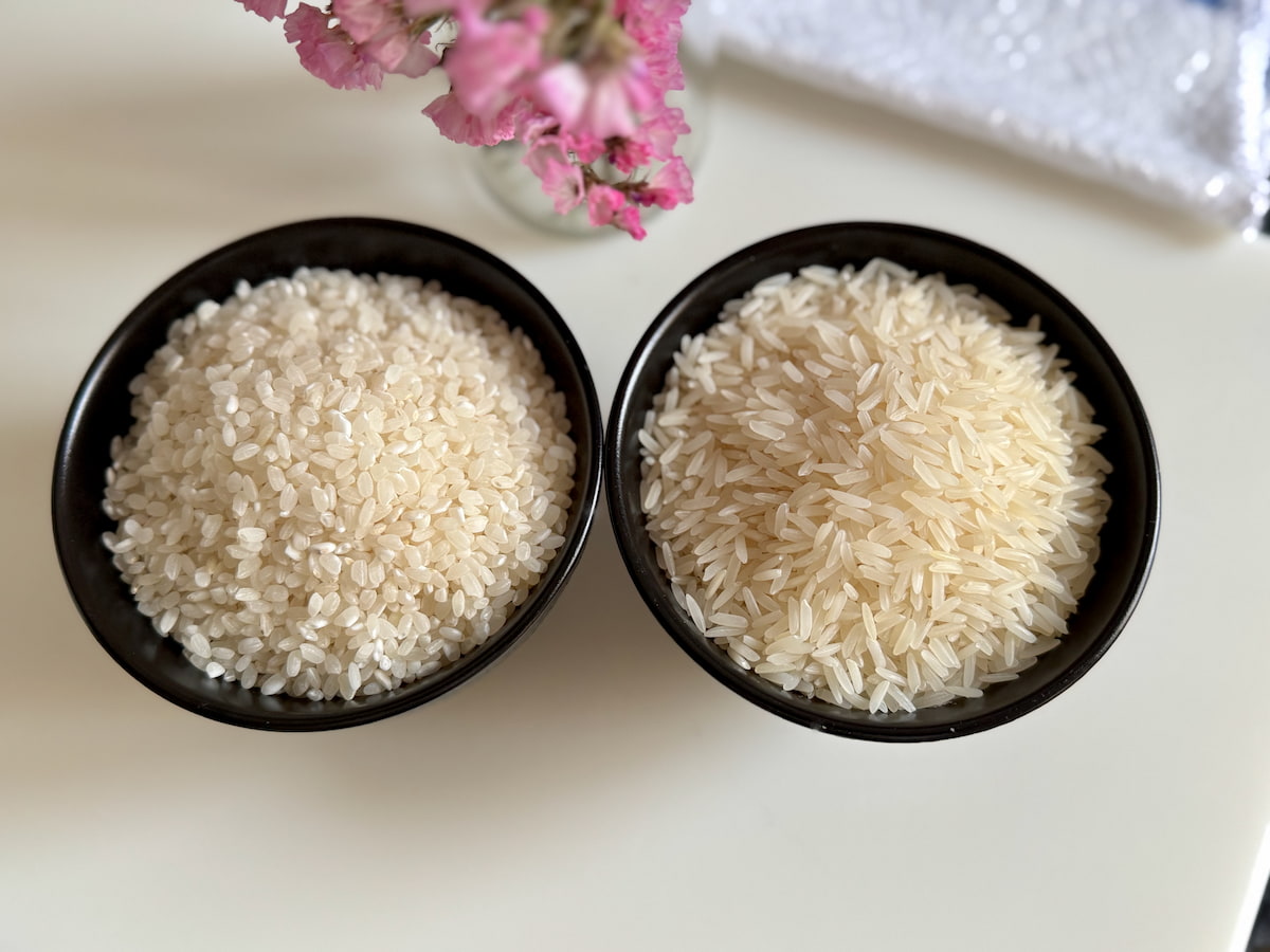 2 bowls showing the difference between short-grain and long-grain rice